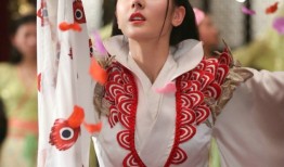 迪丽热巴如画中仙子翩然降临