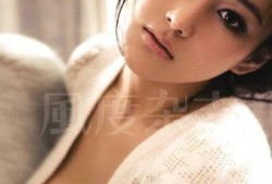 晨光旖旎中绽放的静谧性感