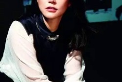 霍汶希再登热搜：53岁未婚未育？单亲妈妈骗了所有人