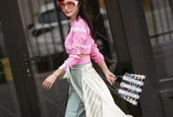 逆龄女神张嘉倪街拍绽放清新少女魅力