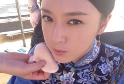 时光淬炼之美：秦岚镜头下的从容绽放