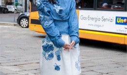 王丽坤秋日街拍演绎百变风情 摩登造型展露多变魅力