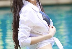 蓝燕湿身写真魅惑瞬间 水光潋滟间展露万种风情