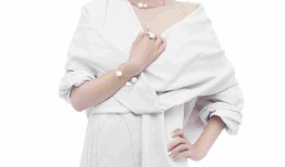 佟丽娅以爱为灵感跨界珠宝设计 璀璨光影中的情感对话