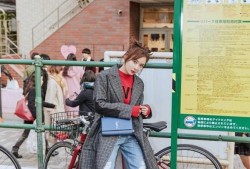 袁姗姗都市漫步光影间的时尚格调