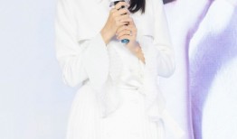 佟丽娅纯白礼服亮相演绎优雅从容雪域仙子惊艳全场