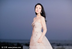 董璇海岸漫舞刺绣长裙飘逸如仙