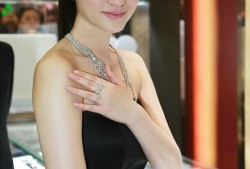 李小冉鎏金岁月中的时光雕刻