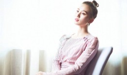 刘诗诗光影交织下的多面魅力：当甜美丸子头邂逅性感淑女风