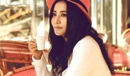 陶红巴黎复古光影诗篇简约白裙演绎法式优雅风韵