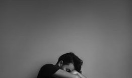 心碎的诗意：光影中的告别独白