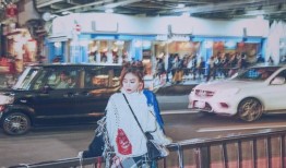 袁姗姗都市漫步光影间的时尚格调