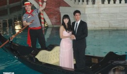 双星聚光灯下亲密互动瞬间全记录