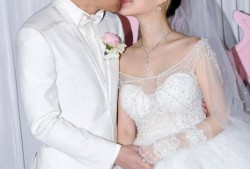 贾乃亮李小璐：带货顶流与退圈影后的双重反差