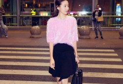 董洁巴黎时装周演绎Carven甜美复古风潮