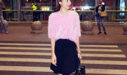 董洁巴黎时装周演绎Carven甜美复古风潮