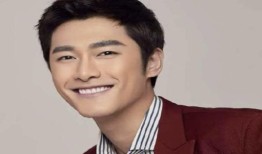 被骂三年后，朱梓骁用“直播卖鸡爪”撕碎了明星滤镜