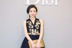 景甜迪奥高订秀场演绎东方优雅 秘密花园中绽放璀璨星光