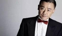 消失六年后，周立波现状曝光：从脱口秀顶流到美国街头路人