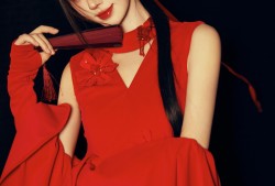 鞠婧祎赤色古典长裙写真尽显东方佳人韵味