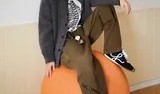 马柏全卷毛发型温暖居家写真尽显清新大男孩悠闲魅力