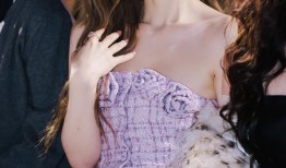 许杨玉琢亮相上海时装周 明媚少女演绎梦境旅行日记