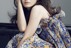 姚笛春日写真演绎清新娇媚双面气质