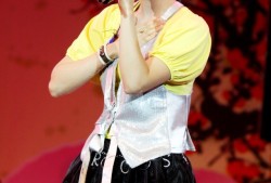 从黄河之滨到舞台中央情歌天后龙梅子的绽放与深情