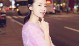 董洁巴黎时装周演绎Carven甜美复古风潮