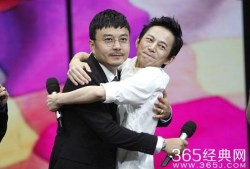 何炅一家三口照曝光，51岁独居真相引深思