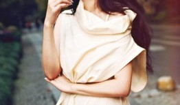 杨钰莹江南写真展露岁月沉淀之美