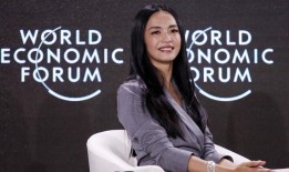 令人唏嘘，曲婉婷拿母亲巨款挥霍，却用“正义”二字嘲讽全网