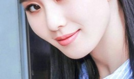 刘诗诗半丸子头街拍尽显飒爽英姿优雅与帅气完美融合